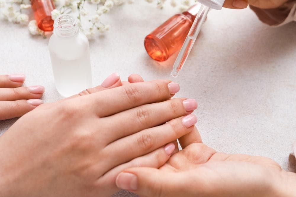 ¿En qué consiste la manicura SPA con hidratación de parafina? 