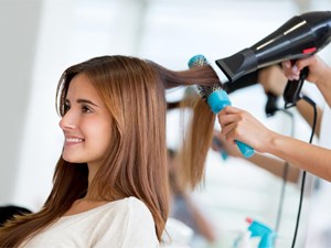 ¿Qué es el peinado brushing?